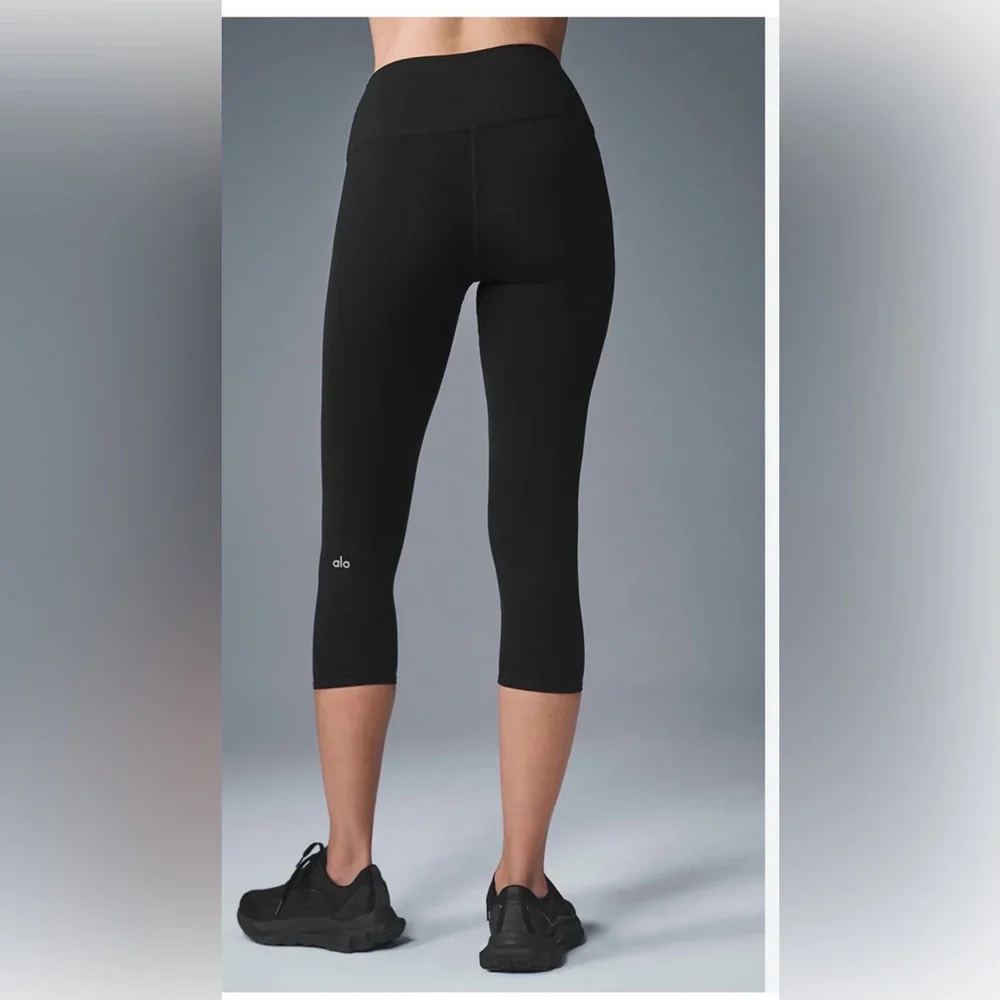 Alo Yoga High-Waist Airbrush Capri Leggings Black size small - Picture 5 of 8
